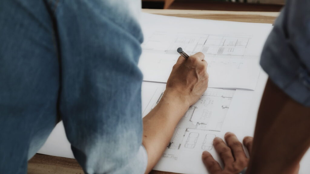 architetti al lavoro su un progetto