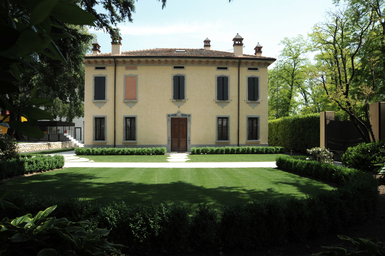 Realizzazione giardino aziendale a Volta Mantovana - San Benedetto Group