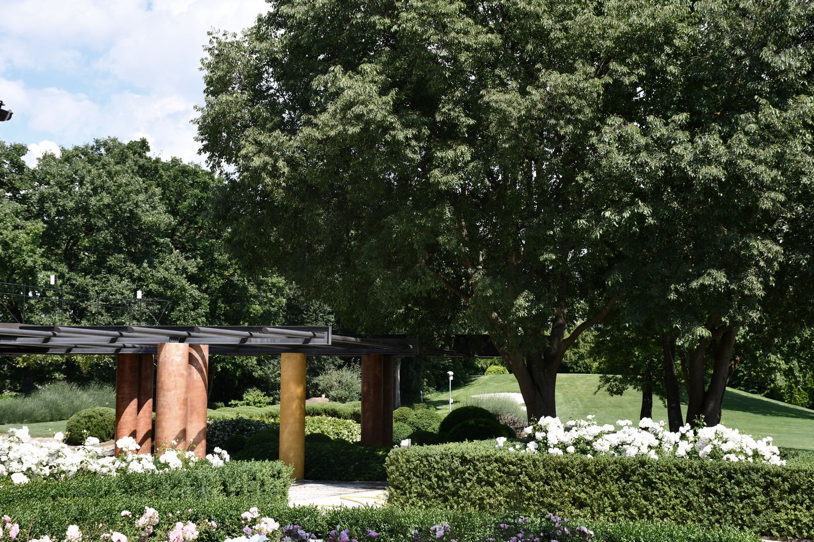 Realizzazione giardino contemporaneo a Volta Mantovana MN - San Benedetto Group