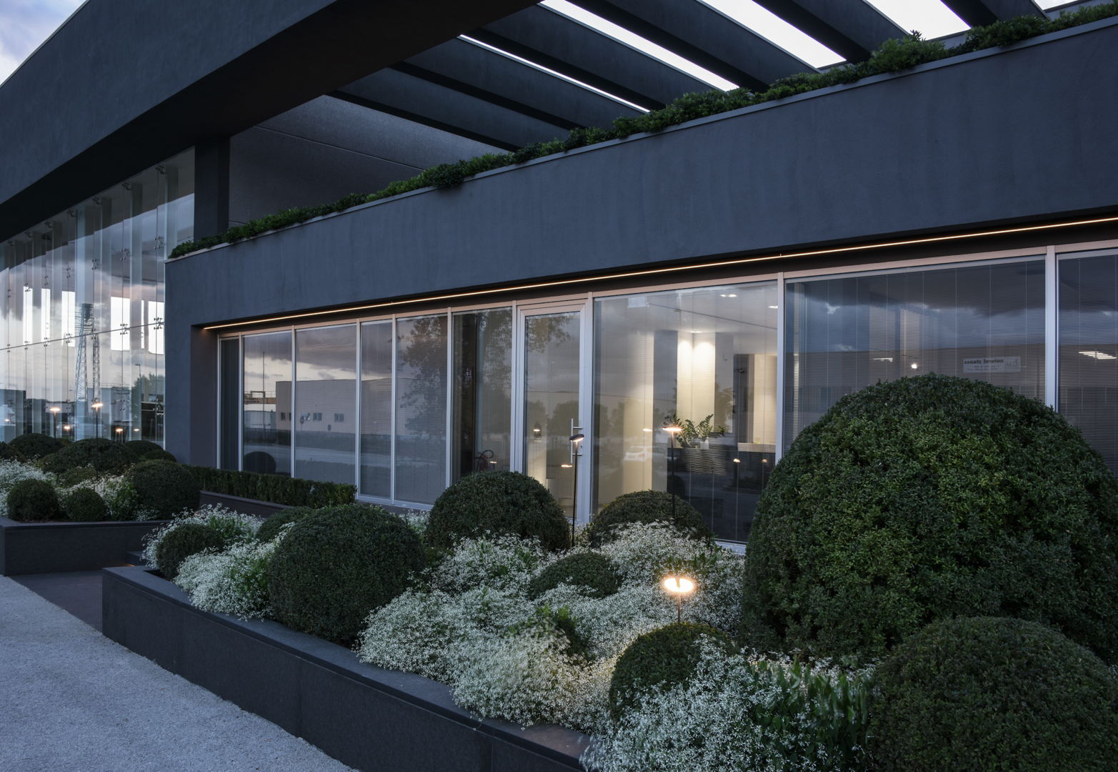 realizzazione giardino aziendale a Cavaion Veronese - San Benedetto Group
