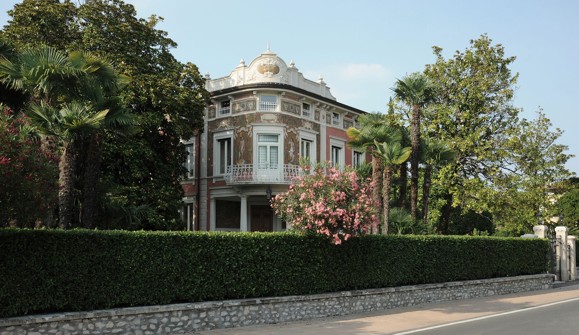 realizzazione di progetto di Villa e giardino Liberty sulla sponda dell’alto lago di Garda