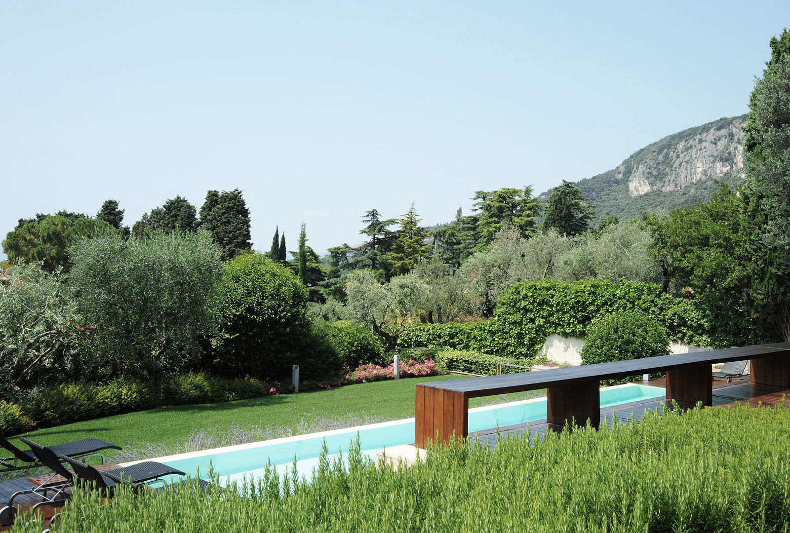 Realizzazione giardino contemporaneo a Garda VR - San Benedetto Group